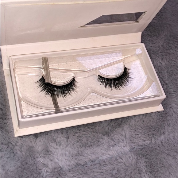 Mink lashes - Picture 2 of 2